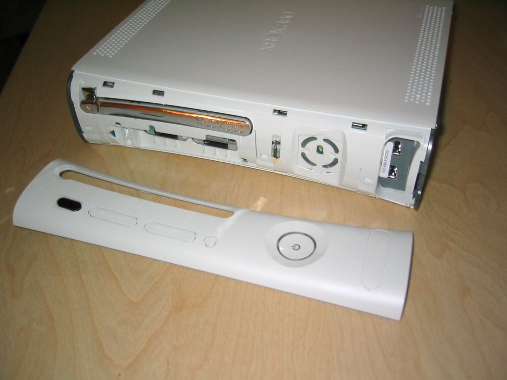 Как разобрать xbox 360 в домашних. Xbox 360 fat разъемы. Xbox 360 fat на лицевой панели. Xbox 360 fat задняя панель. Xbox 360 Slim пломба.